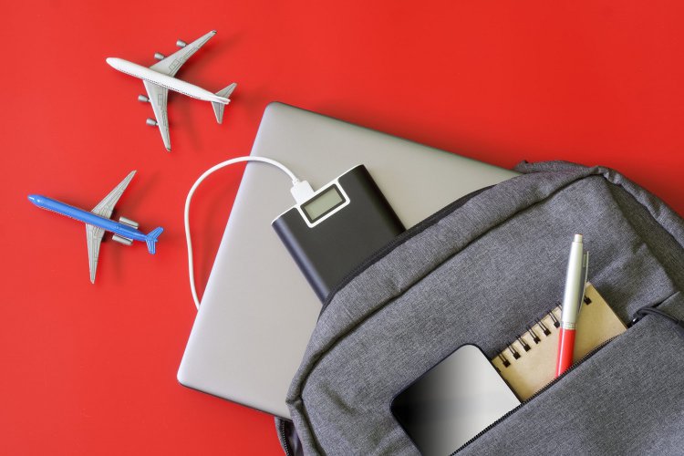 New Airline Luggage Rules: Αυστηροποιήθηκαν οι κανόνες για τις πτήσεις! Οι νέες απαγορεύσεις για μπαταρίες λιθίου & power banks στις πτήσεις!