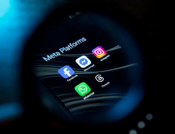 Platform Design Mandates - Meta: Αλλάζει για ανήλικους Facebook & Instagram! Όριο δύο ωρών την ημέρα, «μπλόκο» τη νύχτα, τέλος στο αλόγιστο scroll & περιορισμοί στις ειδοποιήσεις!