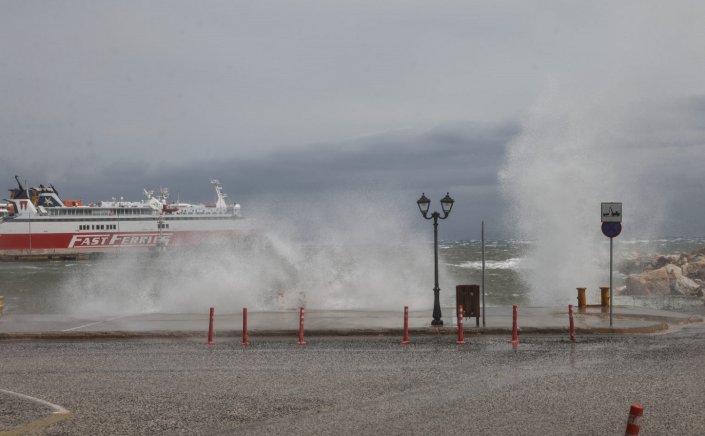 Sailing Ban: Απαγορευτικό απόπλου τουλάχιστον μέχρι τις 16:00, σε Ραφήνα & Λαύριο, λόγω ανέμων 9 bf στο Αιγαίο, ενώ από Πειραιά με ευθύνη των πλοιάρχων! Ακυρώσεις προς Μύκονο!
