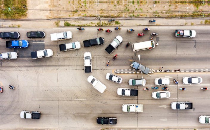 Illegal U-Turn Fines: Παράνομη αναστροφή! Πώς το πρόστιμο «εκτοξεύεται» από τα 350 στα 4.000 ευρώ.... και 8 χρόνια αφαίρεση της άδειας οδήγησης!
