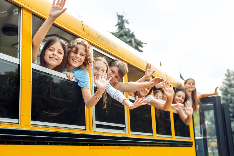 School Safety Reform: Τι αλλάζει στις σχολικές εκδρομές! Ποινικό μητρώο, κανόνες για τα κινητά & συνεργασία σχολείων!