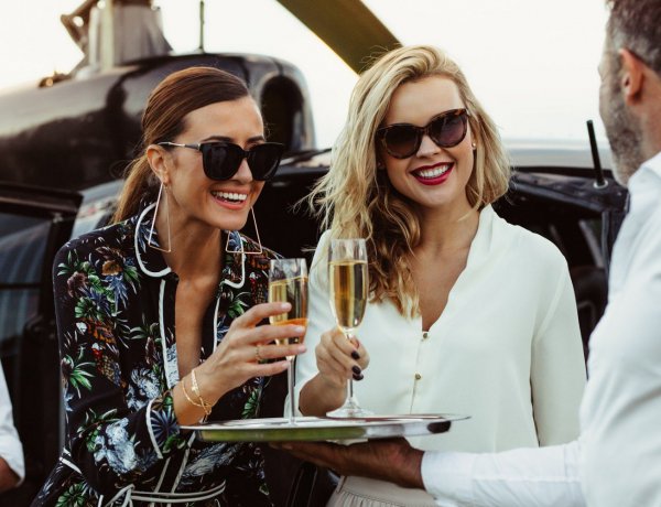 US Luxury Travel: Γιατί οι Αμερικανοί κυριαρχούν στην Ελλάδα! Η χρυσή αγορά του Ελληνικού Τουρισμού, πόσα ξοδεύουν & τι προτιμούν!