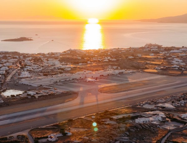 Greek Tourism 2026: Ακτινογραφία των Αεροπορικών Αφίξεων 2026! Η Μύκονος ανακάμπτει, η Σαντορίνη υπολείπεται - Η επιστροφή των διεθνών τουριστών στη Μύκονο υποδεικνύει ισχυρή ψήφο εμπιστοσύνης!