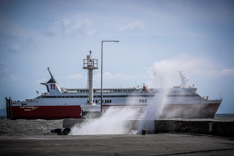 Maritime Disruption: Ακυρώσεις δρομολογίων από και προς το λιμάνι της Ραφήνας για Μύκονο, Τήνο & Άνδρο! Δεμένο στη Μύκονο το «Fast Ferries Andros»!
