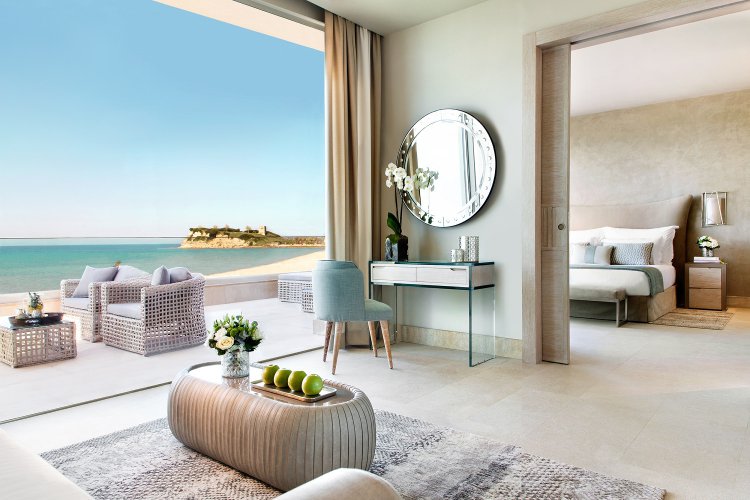 Luxury Boom vs Infrastructure Deficit: Σε σταυροδρόμι το Ελληνικό Τουριστικό μοντέλο! Επενδύσεις 5 δισ με στροφή στα 5άστερα & έλλειψη υποδομών!